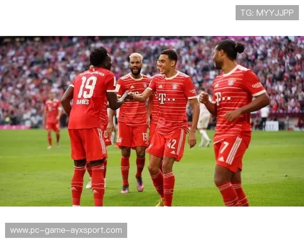 德甲拜仁外线调动形成优势，门前攻势锐不可当